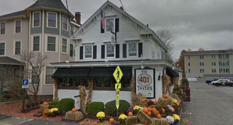 The 401 Tavern Has A Beautiful Wine Loft In New Hampshire That's A Great Place To Unwind