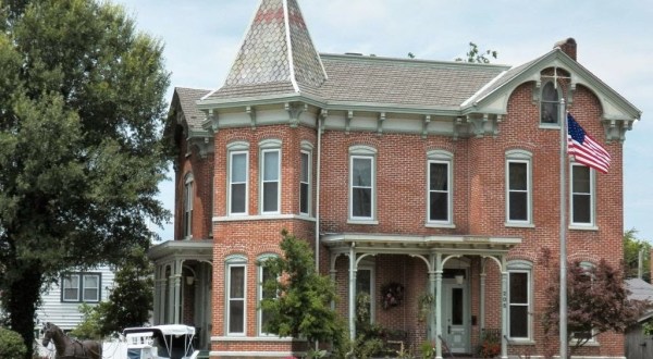 Only The Bravest Will Ghost Hunt At Riverview Mansion, A Historic Bed & Breakfast In Illinois From 1889