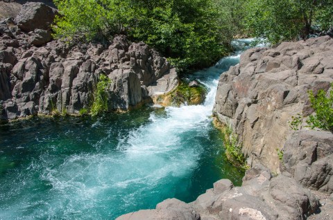 This Enchanting Hike Takes You To The Most Crystal Blue Creek In Arizona