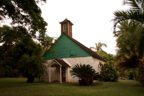 The Charming Palapala Ho'omau Church In Hawaii Is Home To None Other Than The Grave Of Charles Lindbergh