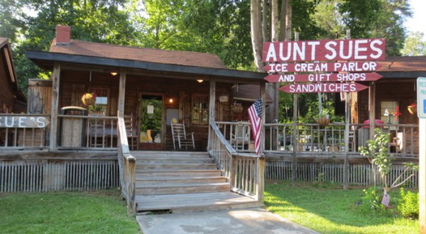 The Sunday Buffet At Aunt Sues Country Corner In South Carolina Is A Delicious Road Trip Destination