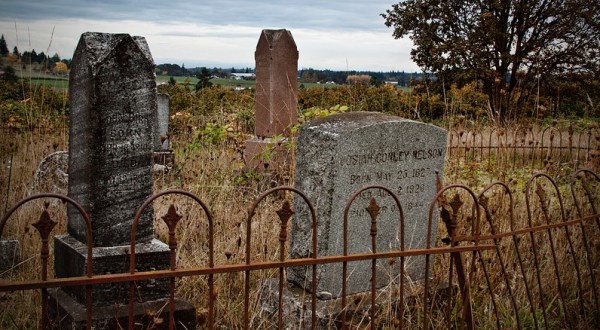 The Lafayette Pioneer Cemetery Is One Of Oregon’s Spookiest Cemeteries