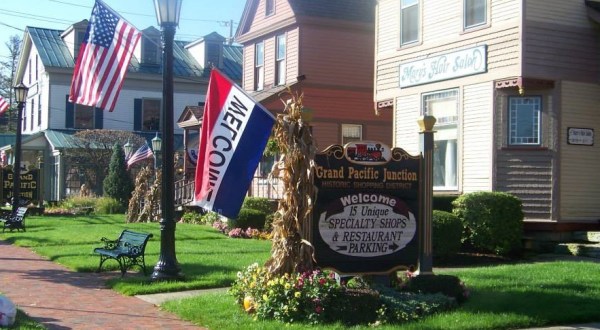There Are All Sorts Of Yummy Restaurants On This Victorian Street In Greater Cleveland