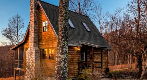 Enjoy A Lovely Fall Retreat With Scenic Views Of The Ozarks At This Arkansas Log Cabin