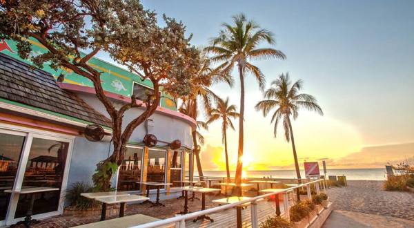 The Sunday Buffet At Aruba Beach Cafe In Florida Is A Delicious Road Trip Destination
