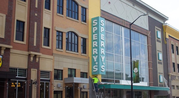 Dine And Drink At Your Seat When You Catch A Flick At Sperry’s Moviehouse In Michigan