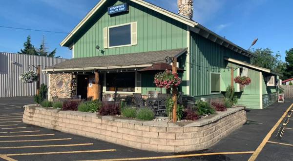 Visit Nosworthy’s Hall Of Fame, The Burger Joint In Idaho That’s Been Around Since 1978