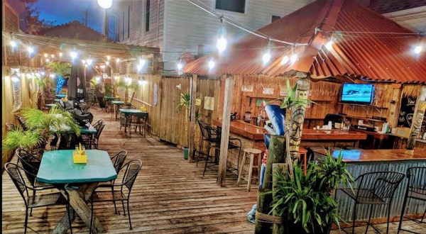 Zogg’s Raw Bar And Grill Is A Tropical Tiki Paradise Right Here In Delaware