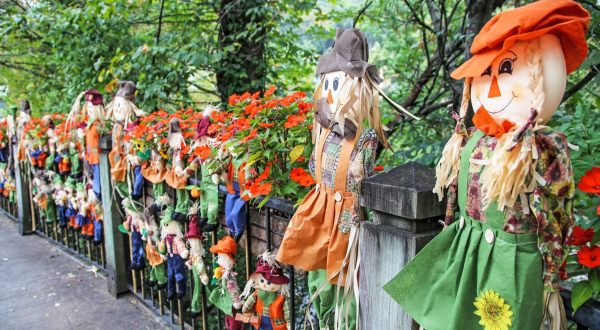 Get In The Fall Spirit By Seeing Over 4,000 Scarecrows On Display In Gatlinburg, Tennessee This Season