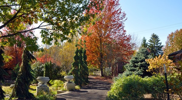 Enjoy A Colorful Autumn Walk Through Reiman Gardens In Iowa This Season