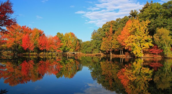 Visit The Lakes At Roger Williams Park In Rhode Island For Beautiful Views Of The Fall Colors
