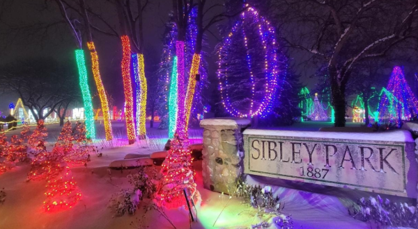Take A Dreamy Ride Through The Largest Drive-Thru Light Show In Minnesota, Kiwanis Holiday Lights