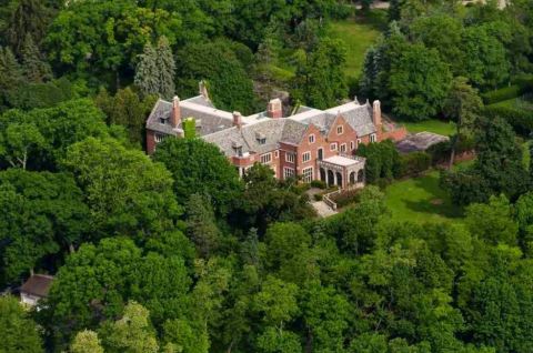 The Illinois Ghost Story Of The Schweppe Mansion Will Leave You Baffled