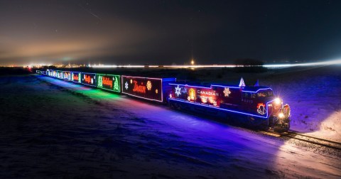 Don't Miss The Holiday Train Decked Out In Thousands Of Twinkling Lights That's Coming To Wisconsin