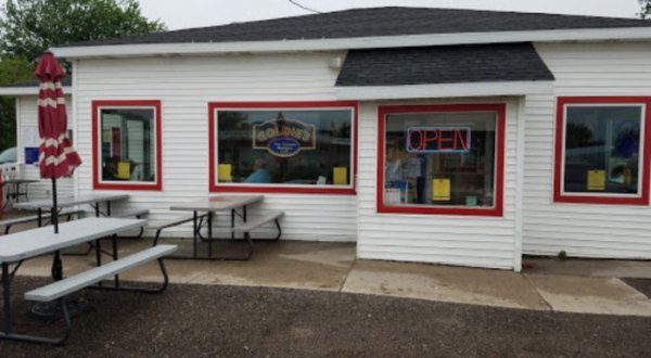 Impress Your Tastebuds When You Feast On The Best Tenderloin In Iowa At Goldie’s Ice Cream Shoppe