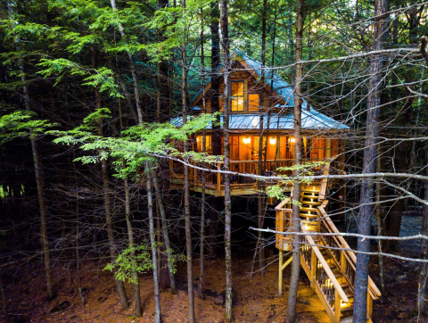 Experience The Fall Colors Like Never Before With A Stay At The Woods Treehouse In Maine