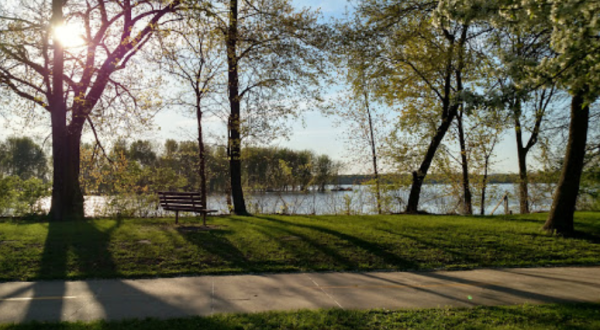 Hike A Short But Scenic Mile At Iowa’s Pigeon Creek Park That Offers Beyond Beautiful Views