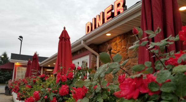 Mountain View Diner Has Been Serving Up Delicious Dessert In West Virginia Since 2000
