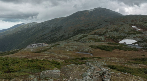 The Spooky Lakes Of The Clouds Hike Will Lead You To The Haunted AMC Hut