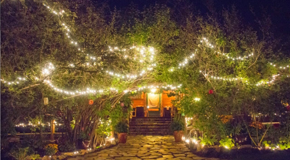 The Fairytale Log Cabin Hideaway In Southern California, Gold Mountain Manor, Is The Dreamiest Place To Spend The Night
