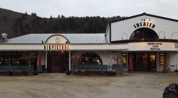 Big Picture Theater &  Cafe In Vermont Serves Mini Maple Donuts That Are Simply Delicious
