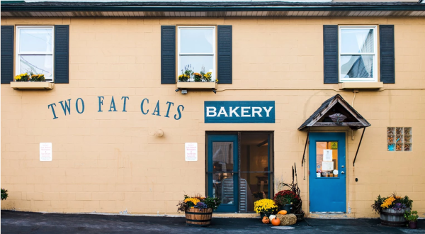 A Tiny Bakery Called Two Fat Cats In Maine Makes Some Of The Best Pies