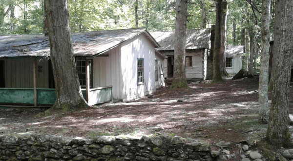 Elkmont Is A Tennessee Ghost Town That’s Perfect For An Autumn Day Trip