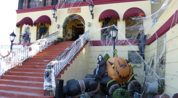 The Spooky Arizona Restaurant Where It’s Halloween All Year Long