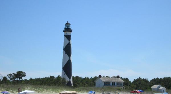The Fascinating Reason Behind The Diamond-Shaped Design On The Cape Lookout Lighthouse In North Carolina