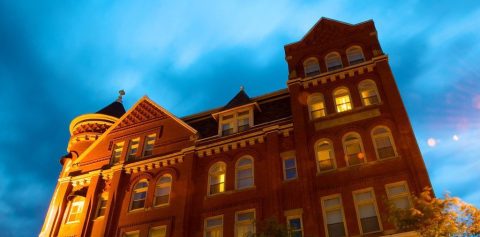 Stay Overnight In The 130-Year-Old Blennerhassett Hotel, An Allegedly Haunted Spot In West Virginia