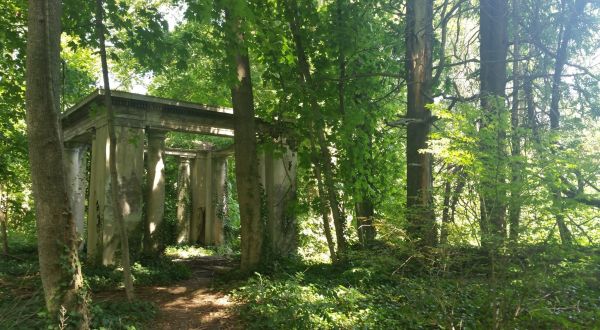 Muttontown Preserve Nature Trail In New York Leads Straight To An Abandoned Mansion