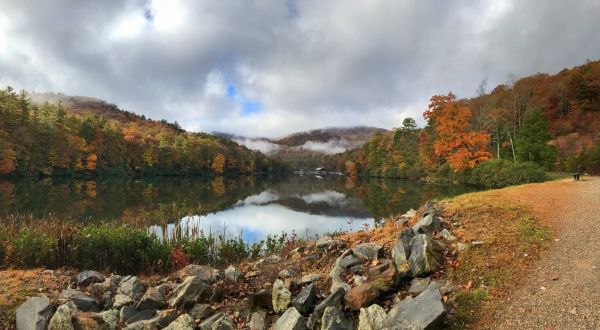 Visit Lake Trahlyta In Georgia For An Absolutely Beautiful View Of The Fall Colors