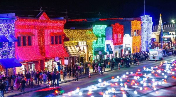 The Most Enchanting Christmastime Main Street In The Country Is Rochester In Michigan