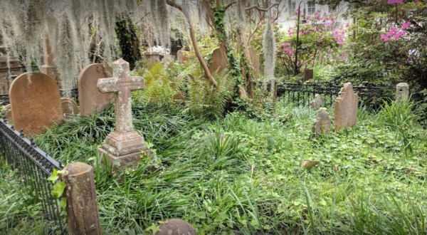 The Unitarian Church Cemetery In Charleston Is One Of South Carolina’s Spookiest Cemeteries