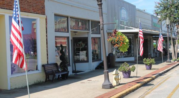 Monroeville Is The One Alabama Town You Can’t Help But Stop In When Passing Through