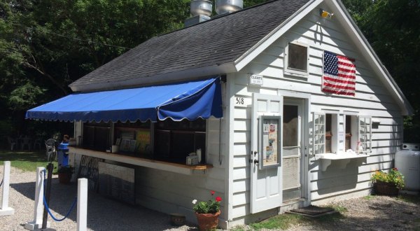 Satisfy Your Cravings With A Visit To Connecticut’s Decades Old Roadside Burger Joint, Clamp’s Hamburger Stand