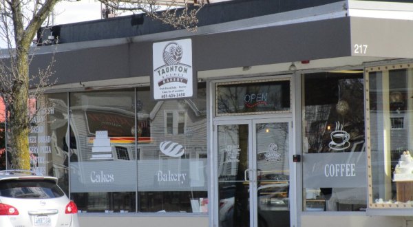 Taunton Avenue Bakery In Rhode Island Opens At 5 A.M. Every Day To Sell Their Delicious Portuguese Pastries