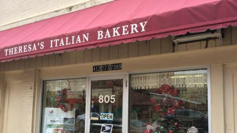 A Tiny Bakery Called Theresa’s Italian Bakery In Pittsburgh Makes Some Of The Best Lady Locks