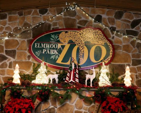 Your Whole Family Can Enjoy Eating A Brunch Buffet With Santa At The Elmwood Park Zoo In Pennsylvania