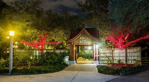 A Mile Of Enchanting Lights Awaits You At ZooLights In Louisiana