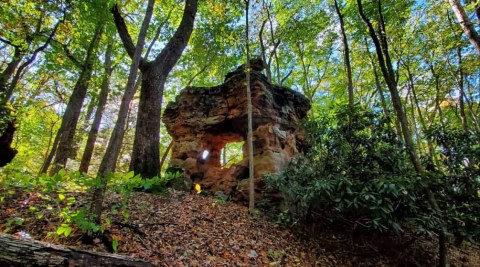 Hike To A Fascinating Rock House Called Devil's Market House Arch In Kentucky