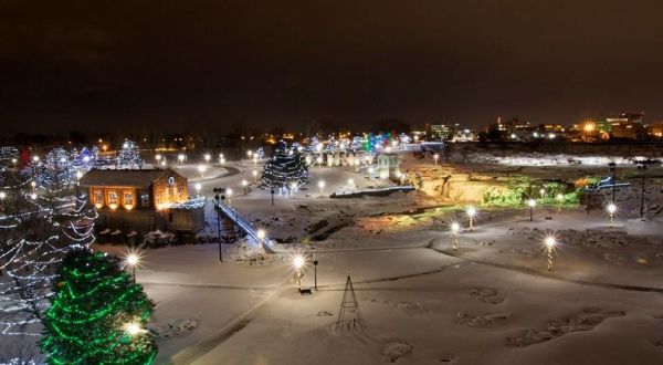 Drive Or Walk Through 365,000 Holiday Lights At The Winter Wonderland In South Dakota