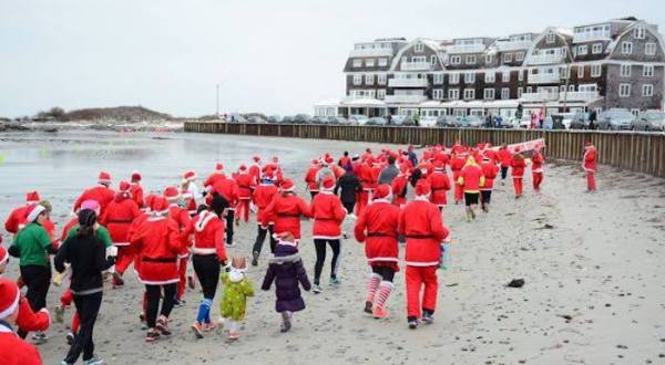 Hundreds Of Santas Descend Upon Kennebunk Every Year During The Shipyard Seaside Santa Dash In Maine