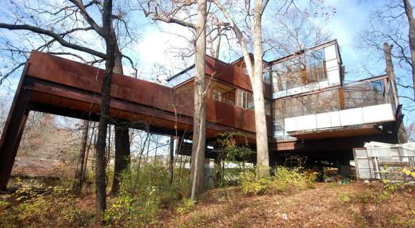 You Can Spend The Night In This Modern Glass Tree House In Georgia