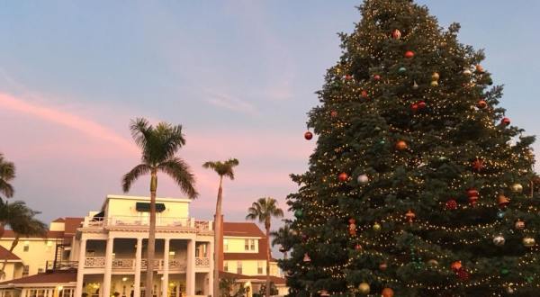 The Gasparilla Inn & Club In Florida Gets All Decked Out For Christmas Each Year And It’s Beyond Enchanting