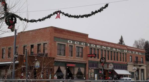 The Historic Occidental Hotel In Wyoming Gets All Decked Out For Christmas Each Year