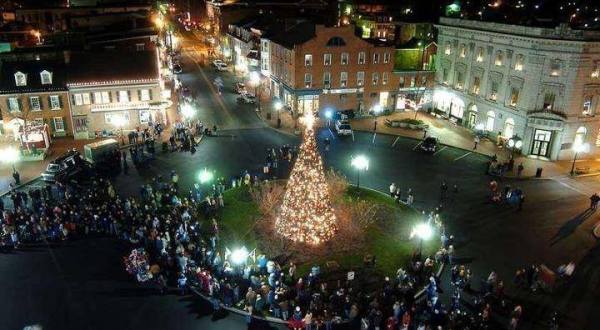 People Travel For Miles To Witness The Awesome Tree Lighting Ceremony In Gettysburg, Pennsylvania