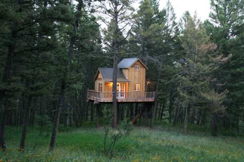 Papa's Treehouse Just Might Be The Coziest Place To Hibernate Through A Montana Winter