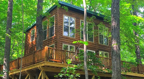 The Little-Known Tree House Getaway In The Middle Of Ohio’s Hocking Hills That’s Perfectly Charming