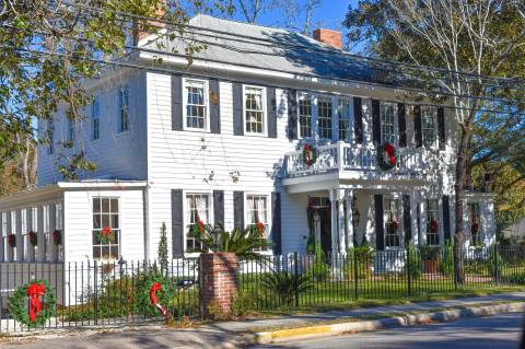 5 Festive Holiday Tour Of Homes In South Carolina Perfect For Decking The Halls With Holiday Cheer